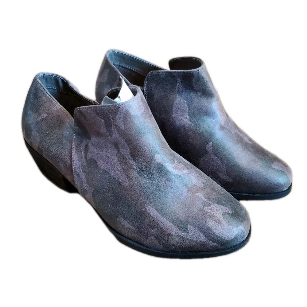 Torrid Camo Faux Suede Ankle Booties Womens Size 7 WW Extra Wide Width‎